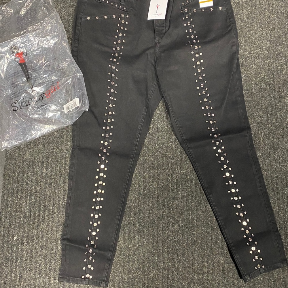 Women’s Skinny Girl ankle jeans with metal detail
